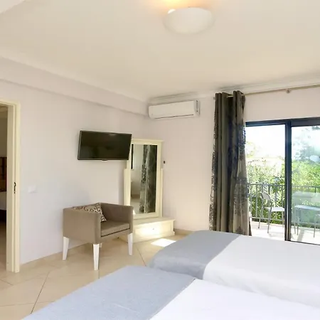 Linda Rosa, Cd 302 - Cleverdetails Villa Vilamoura