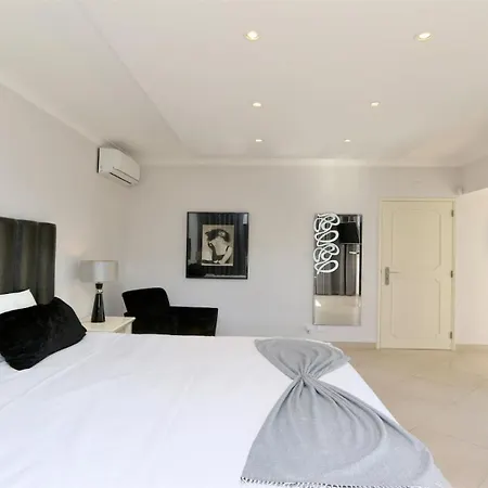 Linda Rosa, Cd 302 - Cleverdetails Villa *