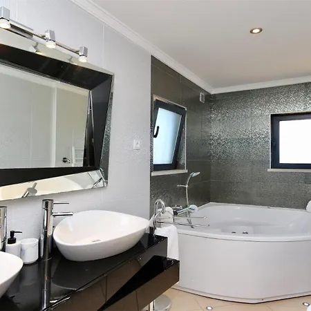 Villa Linda Rosa, Cd 302 By Cleverdetails Private Pool, Prime Location *